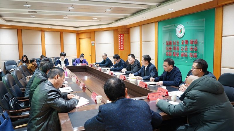 相较于通用型编程课程，定制课程更能满足不同孩子的需求。以下是一些定制课程的优势：